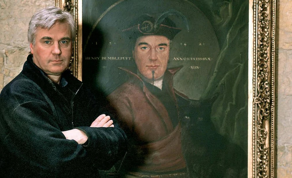 STUART CRAIG, PRODUCTION DESIGNER IN THE WIZARDING WORLD FILMS,AND THE PORTRAIT INSPIRED ON HIMSELF.
